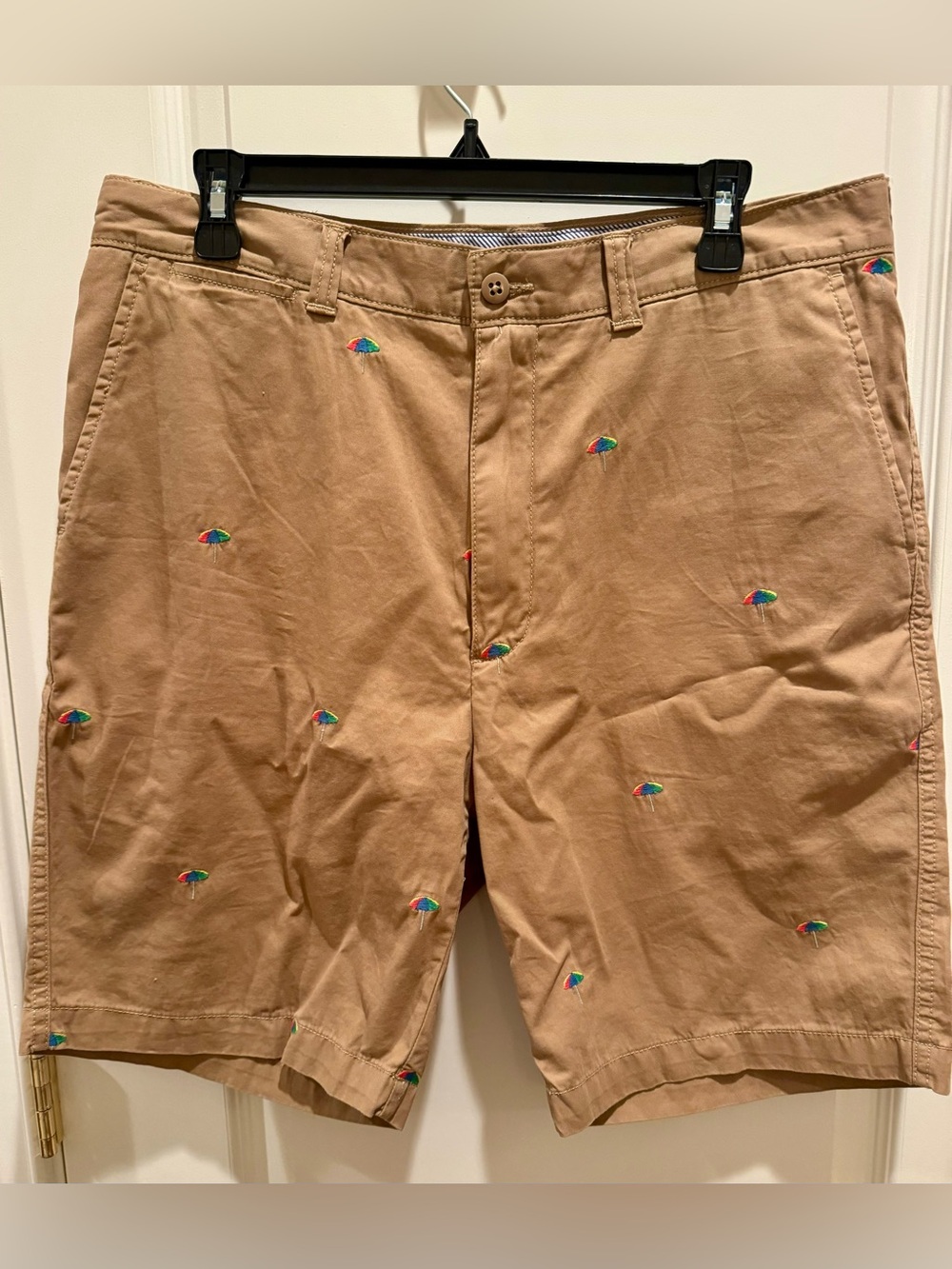 Men’s Daniel Cremieux Khaki Shorts with Embroidered Beach Umbrellas- Size 34